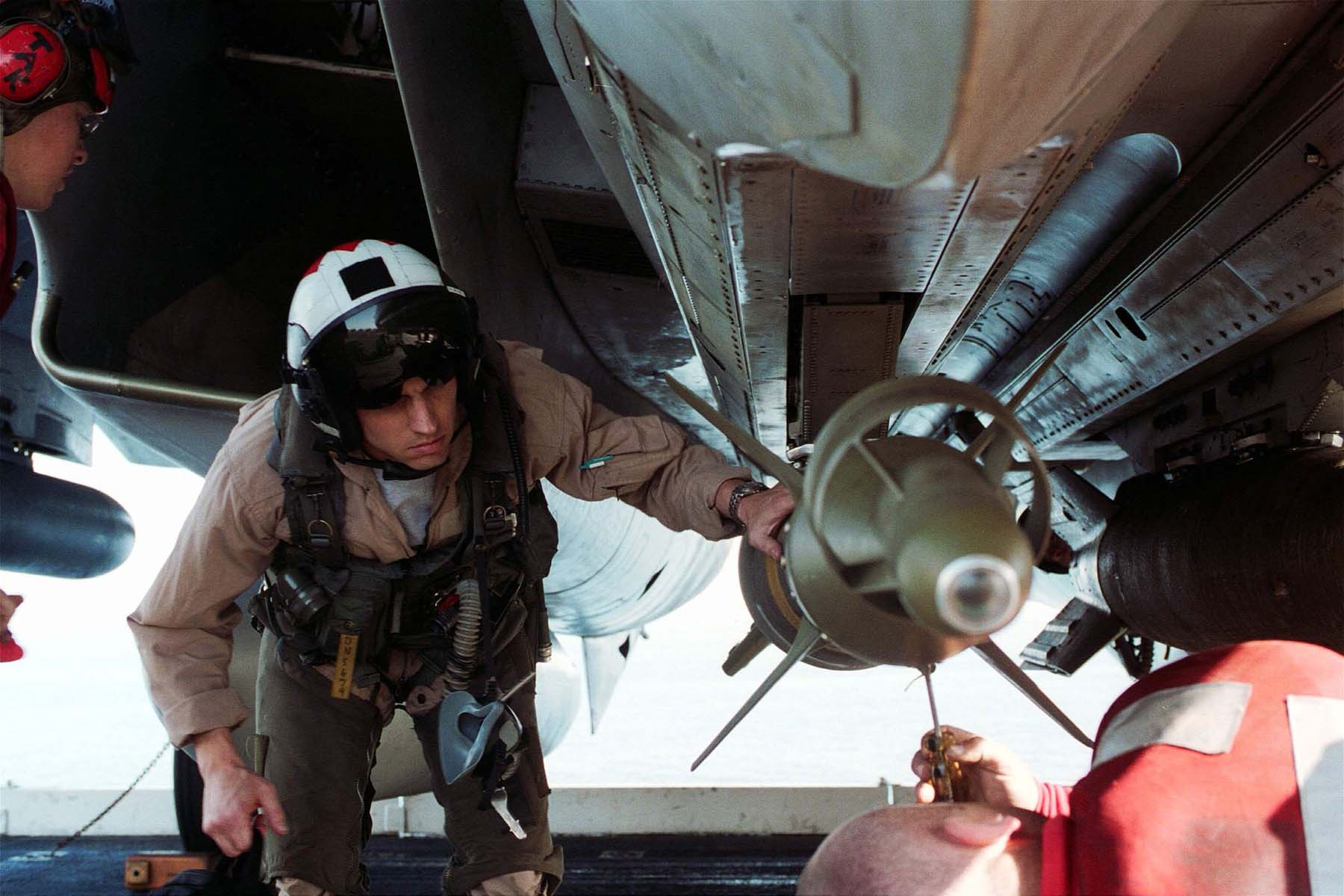Grumman F-14A Tomcat US Navy Archives Image 011020-n-6626d-006