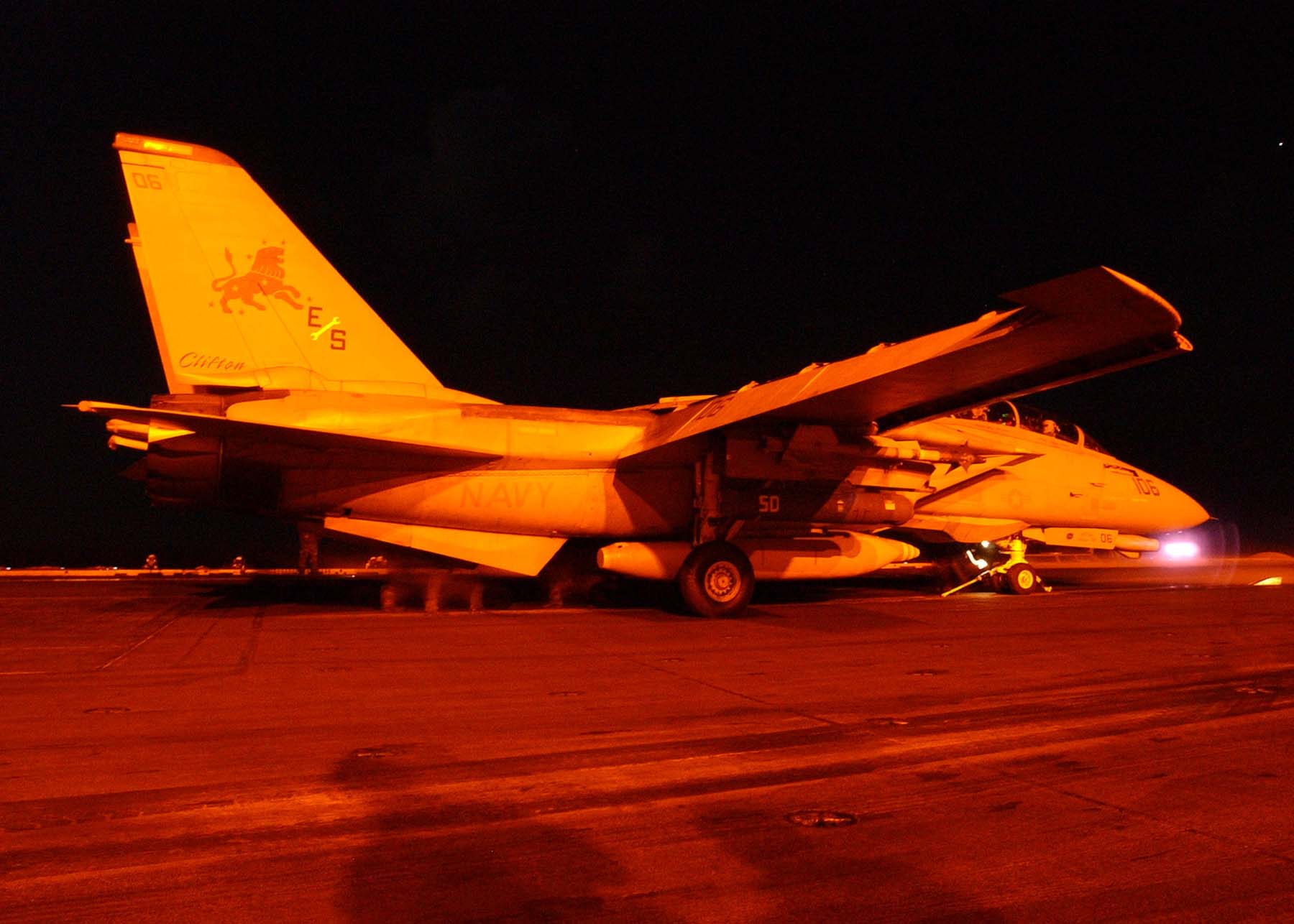 Grumman F-14D Tomcat US Navy Archives Image 030321-n-6895m-501