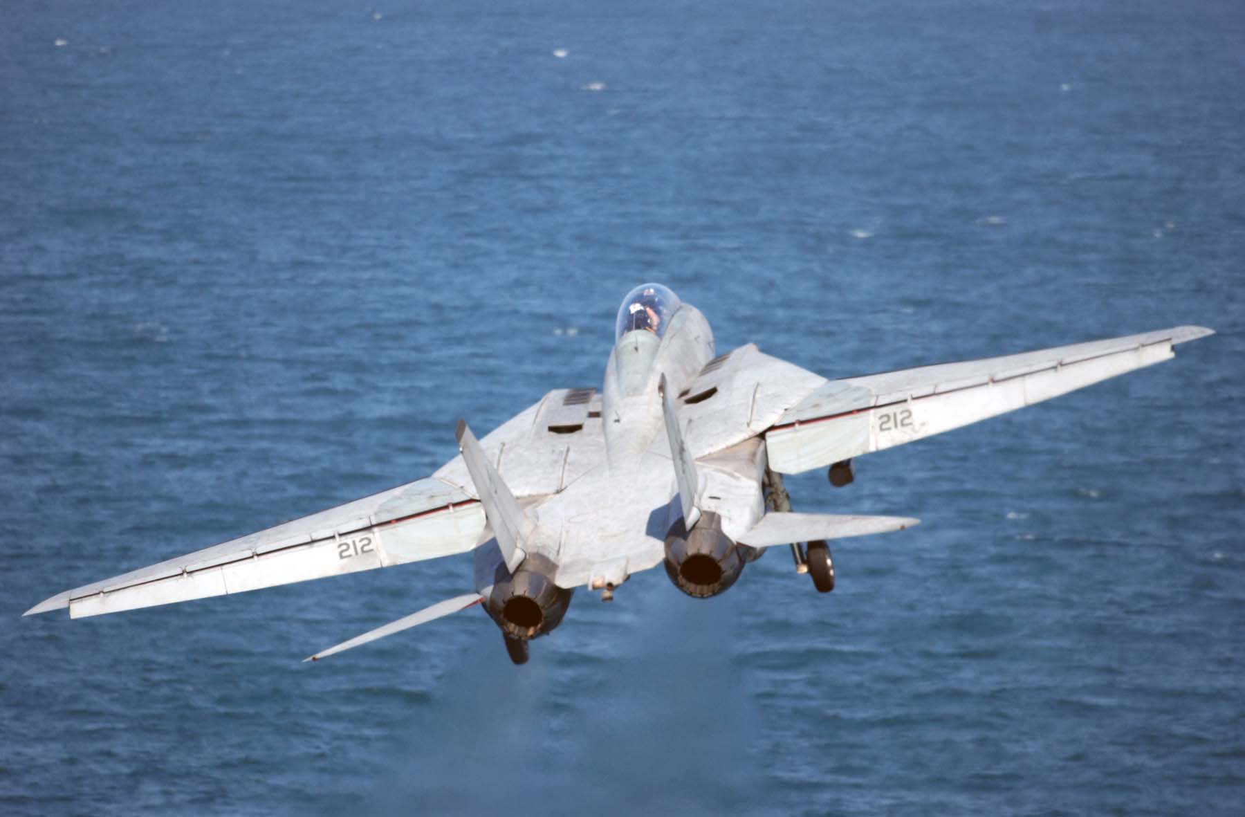 Grumman F-14D Tomcat US Navy Archives Image 060105-n-7241l-002