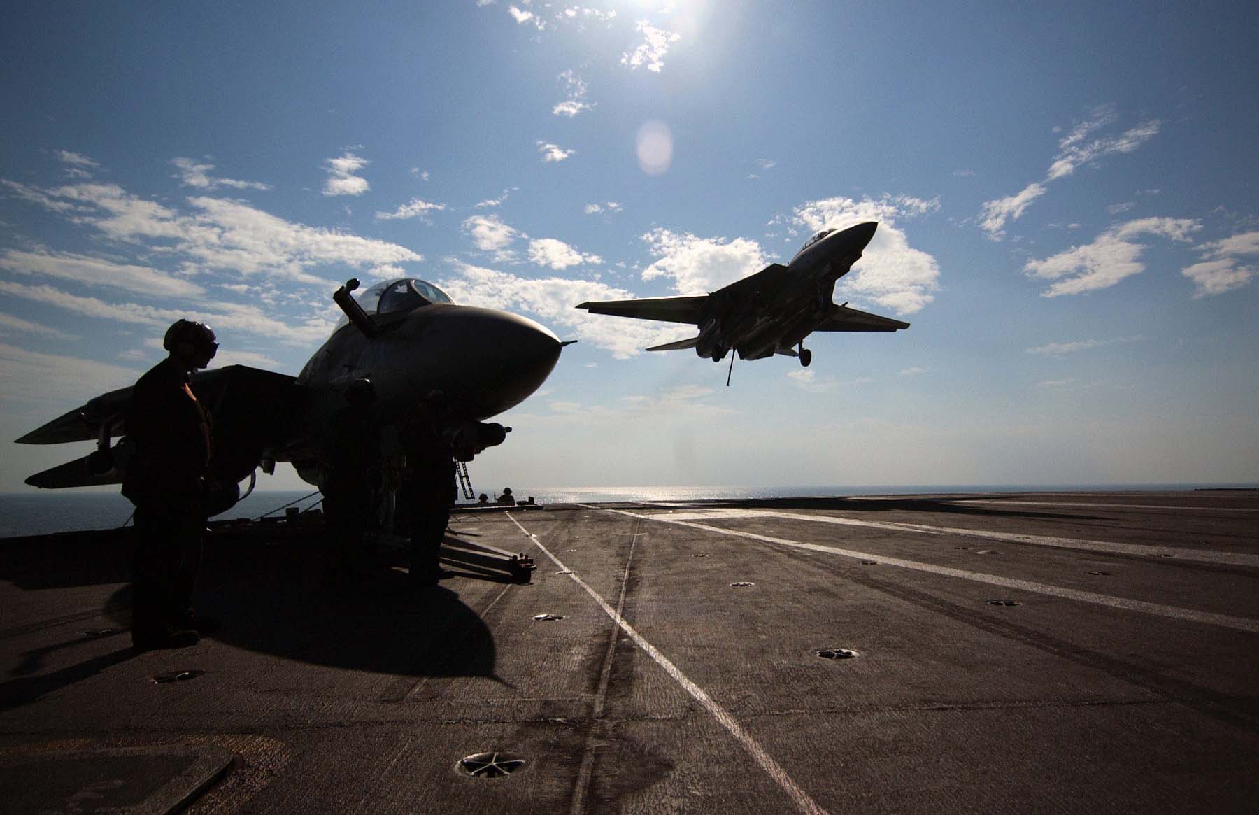 Grumman F-14D Tomcat US Navy Archives Image 060106-n-7241l-008