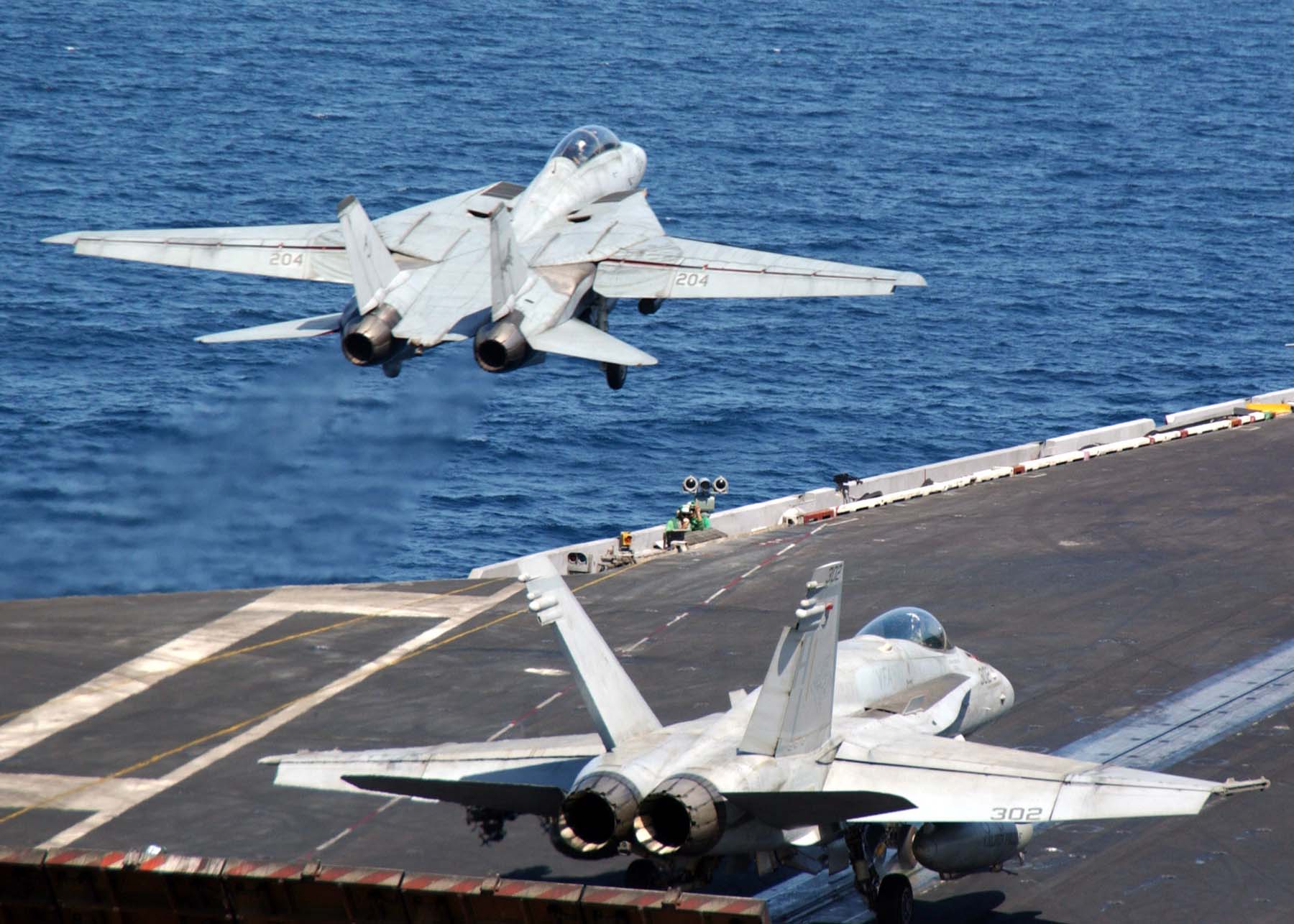 Grumman F-14D Tomcat US Navy Archives Image 060213-n-0685c-016
