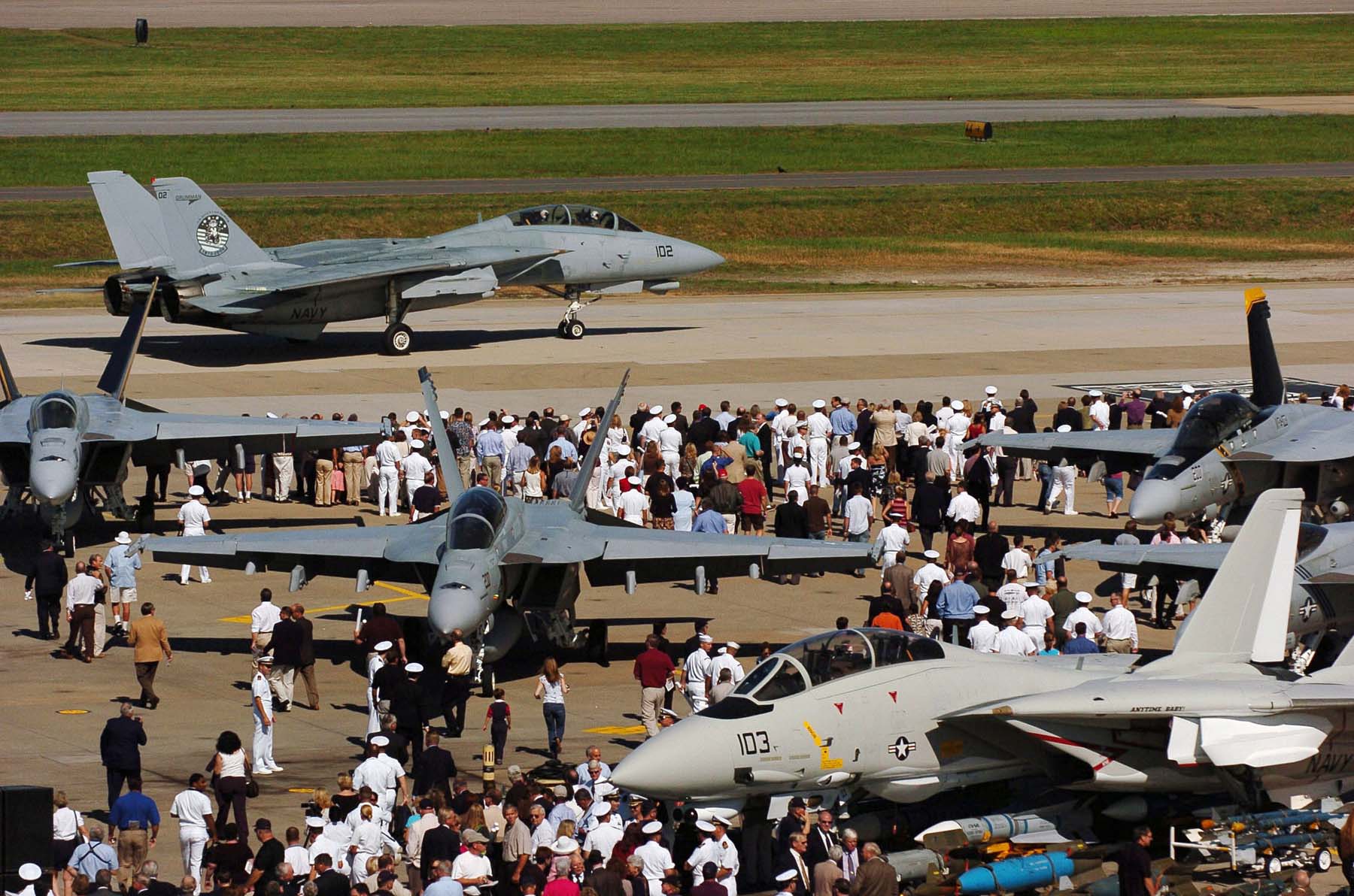 Grumman F-14D Tomcat US Navy Archives Image 060922-n-0841e-148