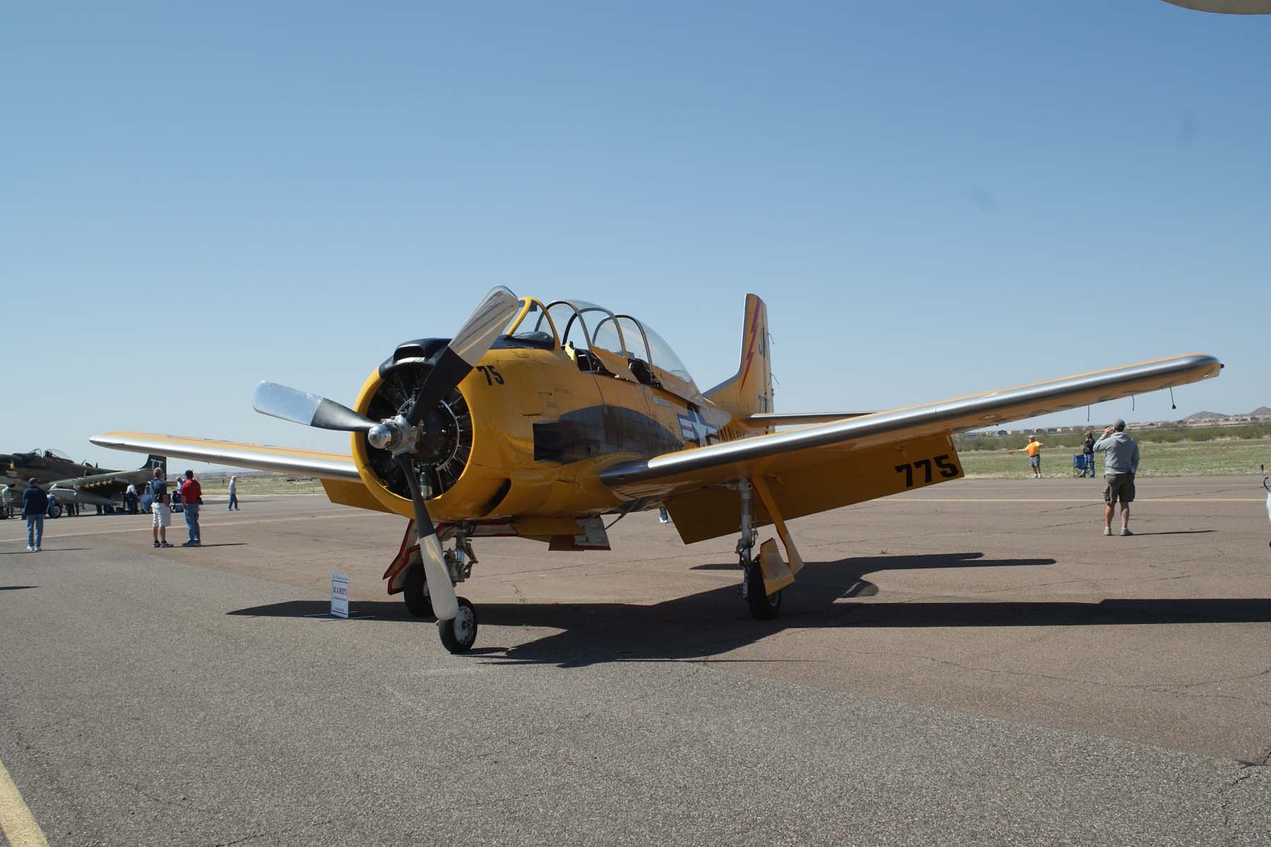 North American T-28 Trojan – L'Echarpe Blanche