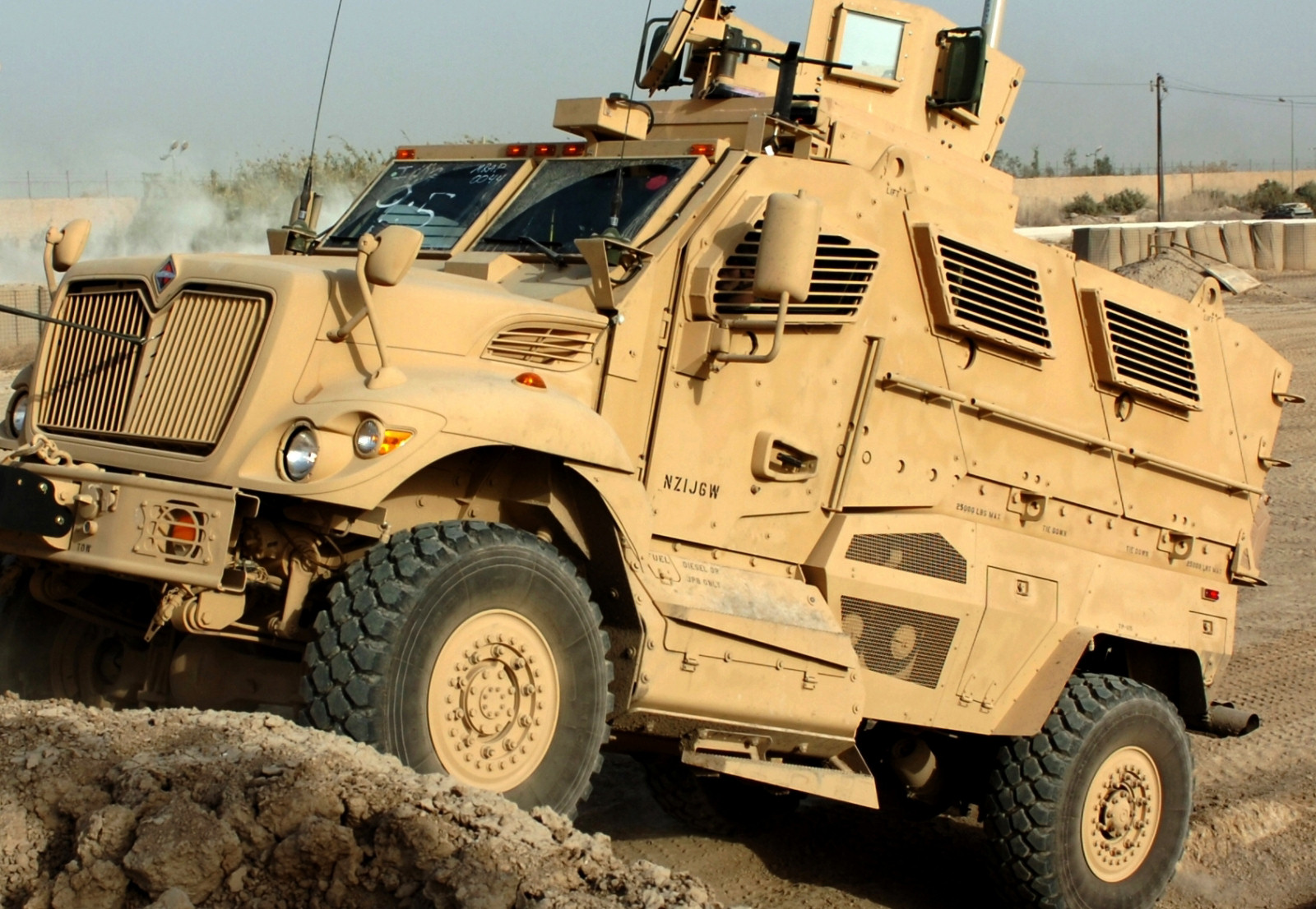 MaxxPro MRAP Photo Gallery Image 15