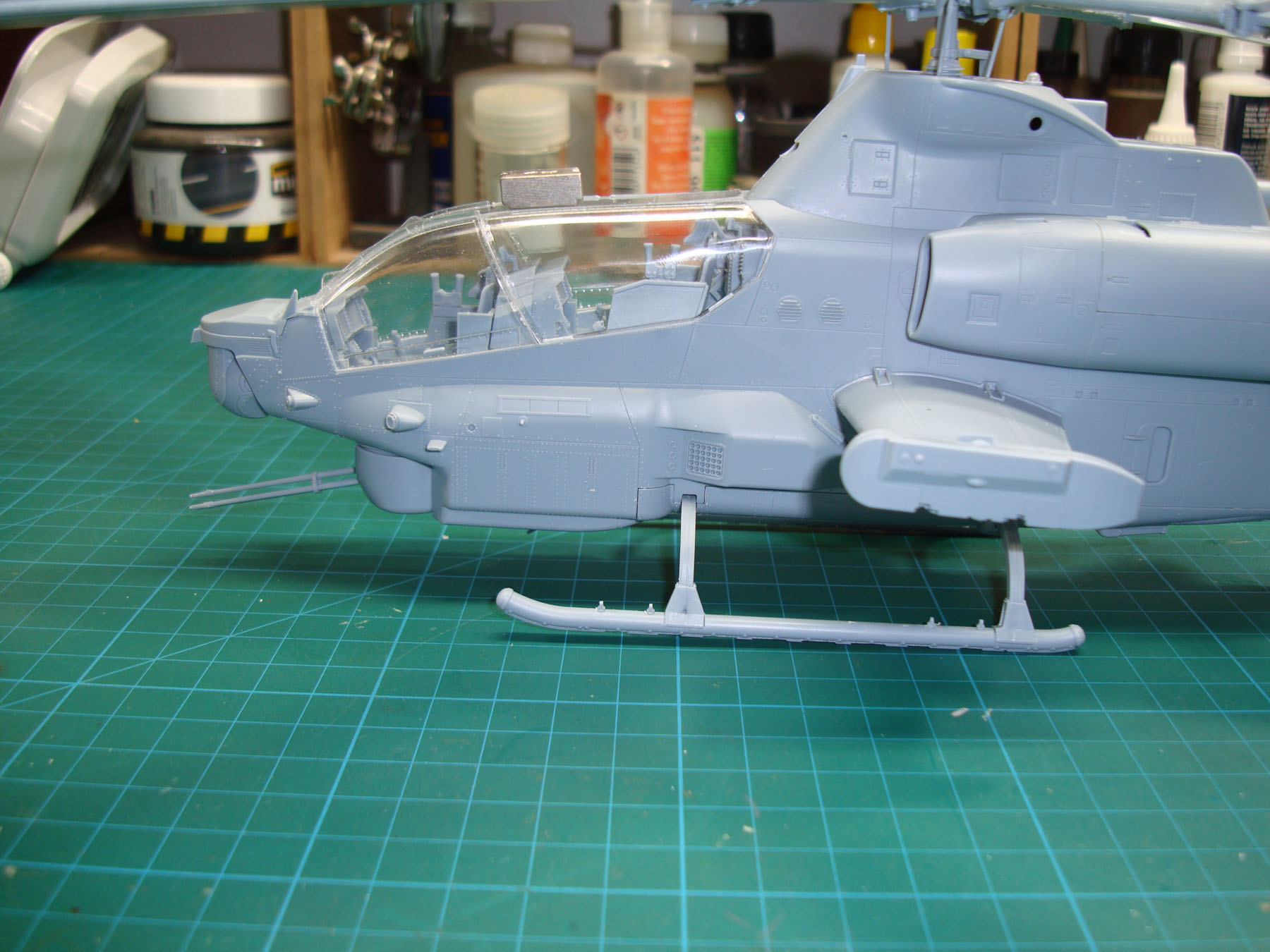 Academy 12127 1/35 AH-1Z Viper Quick Build Image 16