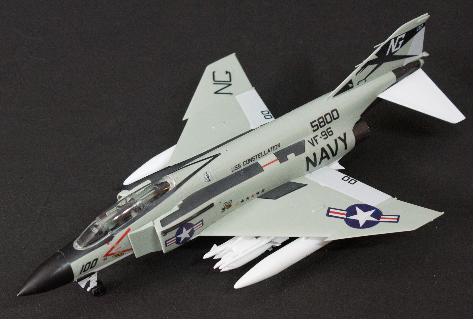 Academy 12515 1/72 F-4J Phantom II VF-111 Sundowners Quick Build Image 01