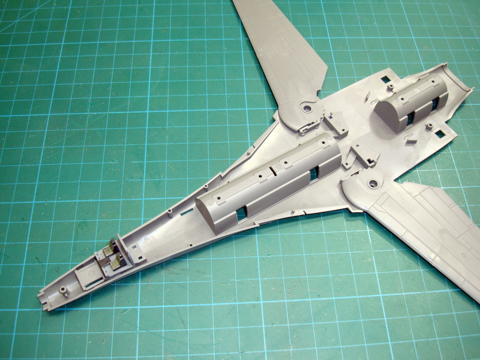 Academy 12620 1/144 B-1B Lancer Build Image 01