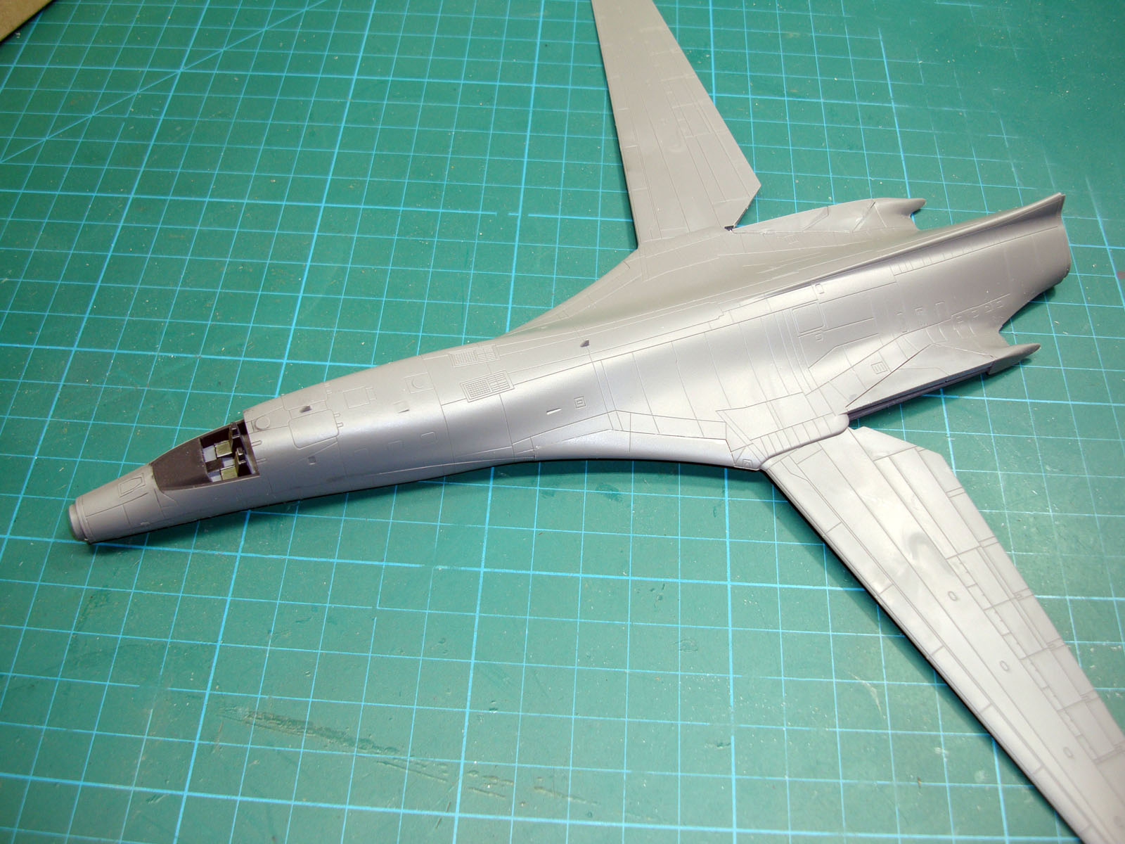 Academy 12620 1/144 B-1B Lancer Build Image 02
