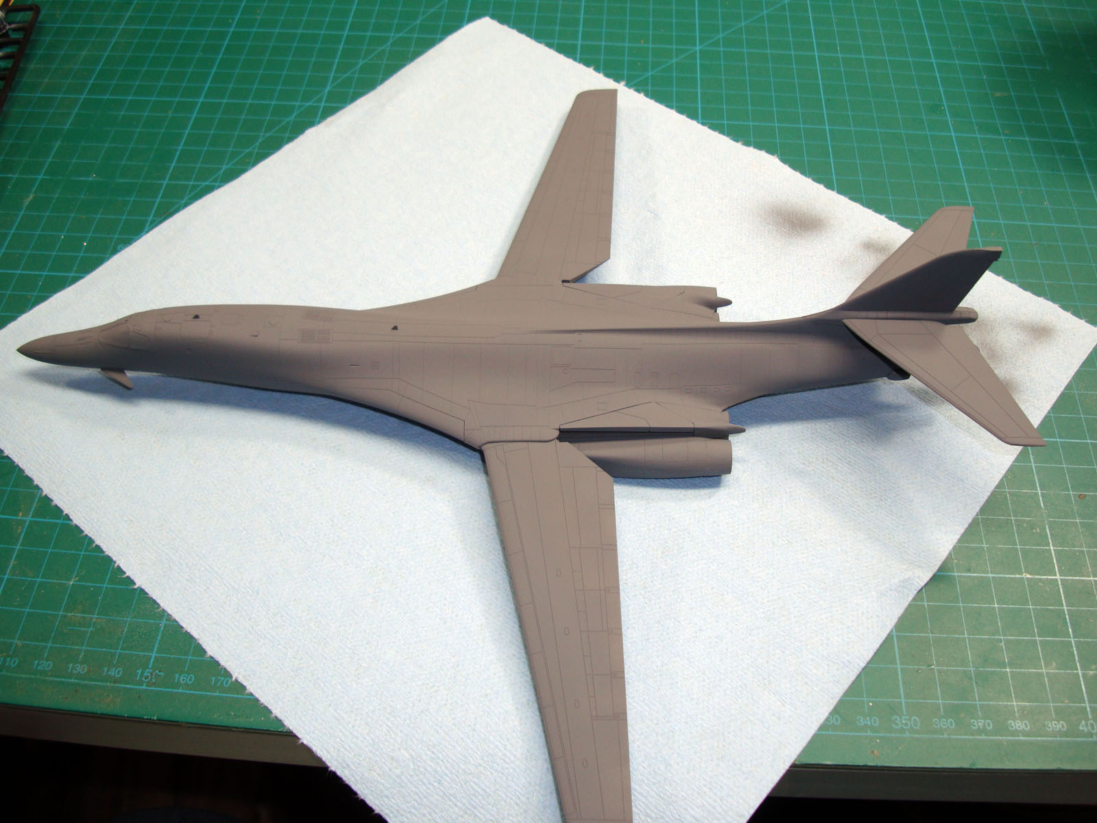 Academy 12620 1/144 B-1B Lancer Build Image 06