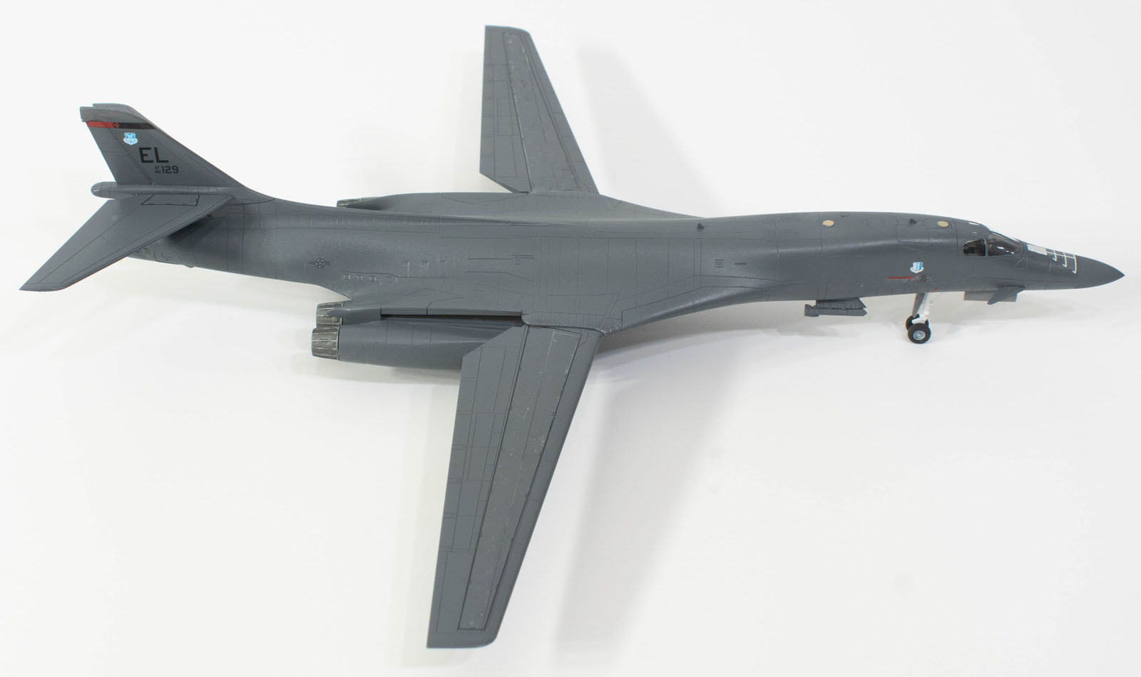 Academy 12620 1/144 B-1B Lancer Build Image 11