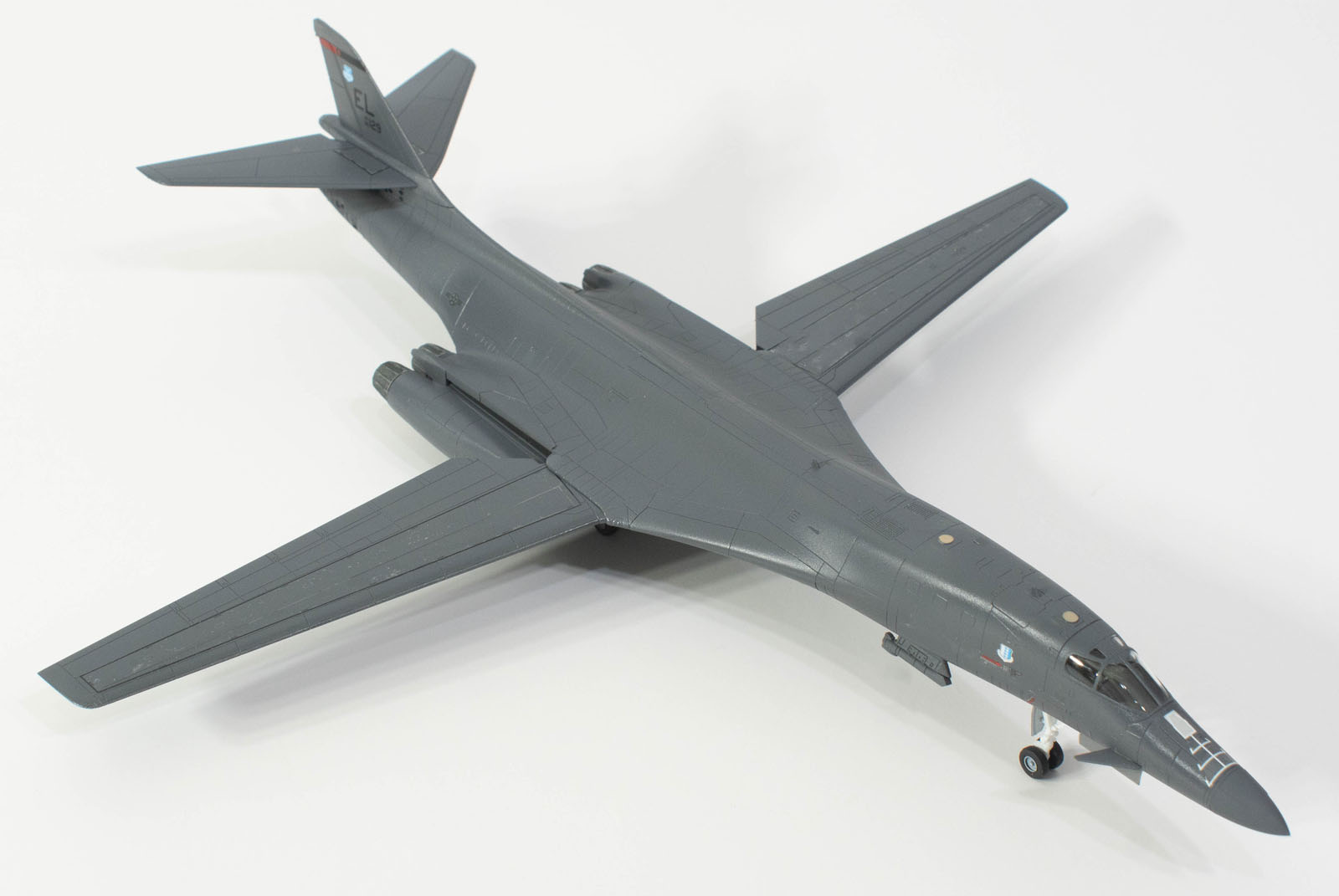Academy 12620 1/144 B-1B Lancer Build Image 12