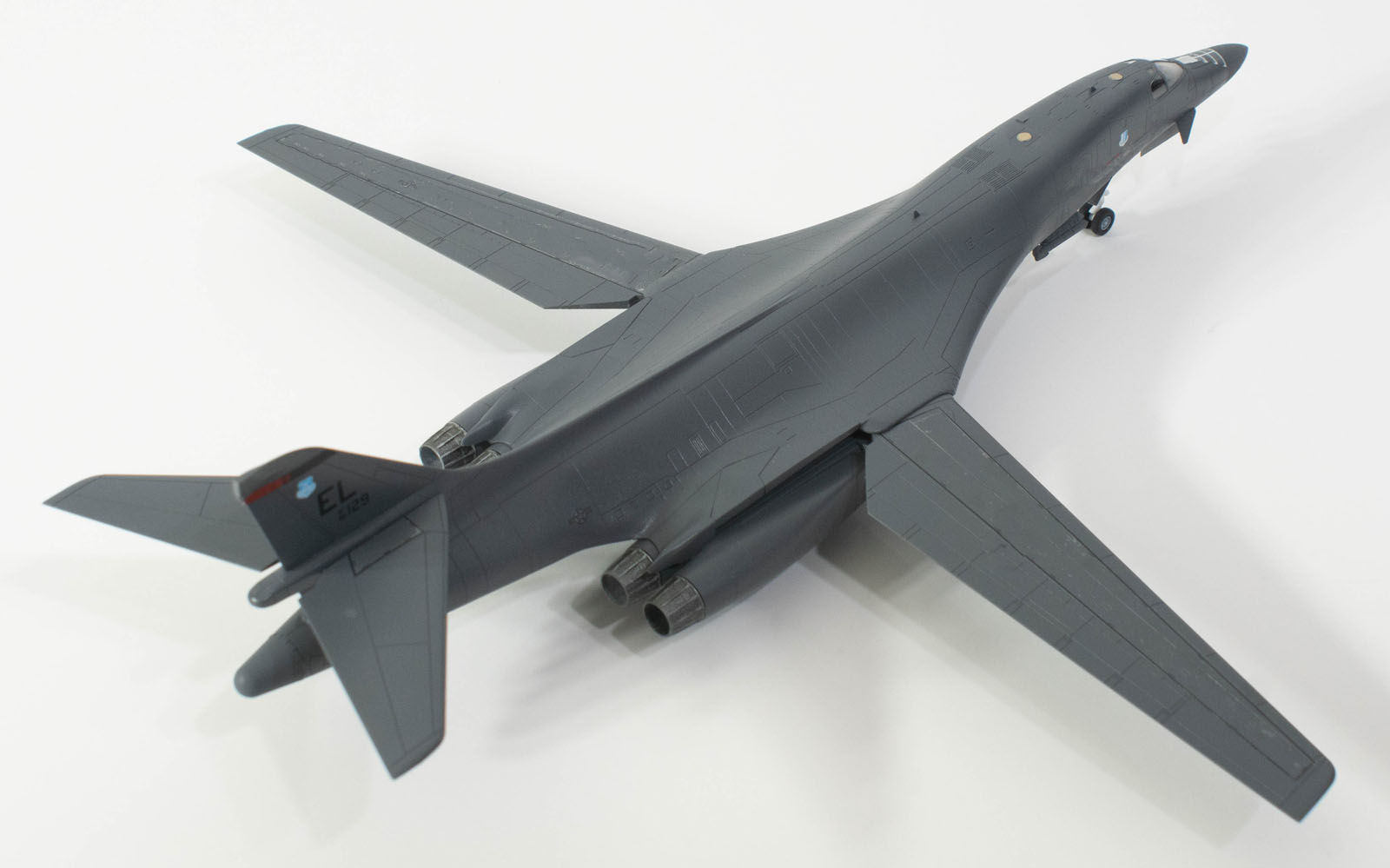 Academy 12620 1/144 B-1B Lancer Build Image 15
