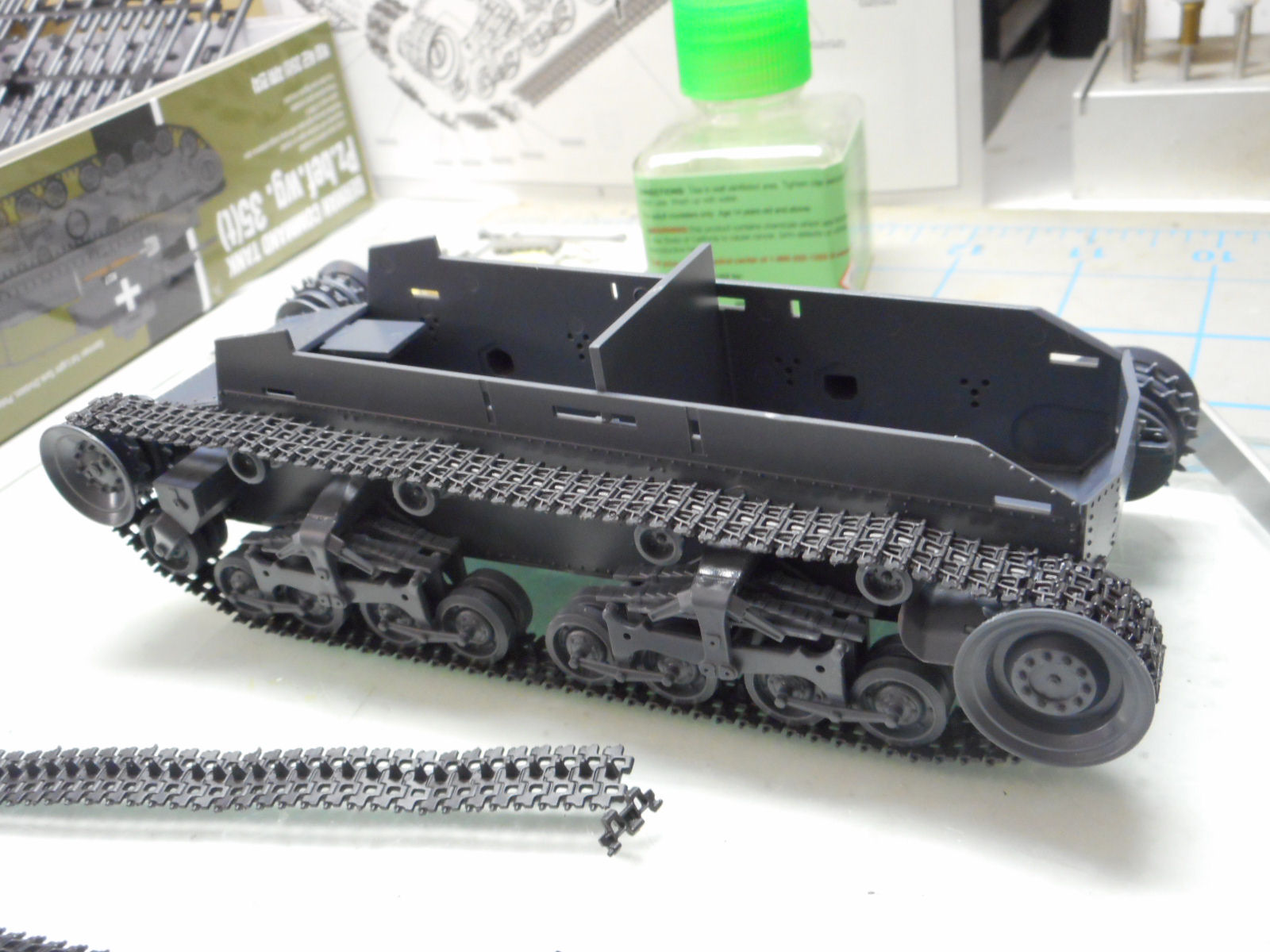 Academy 13313 1/35 Pz.Bef.Wg.35(t) Command Tank Build Image 04