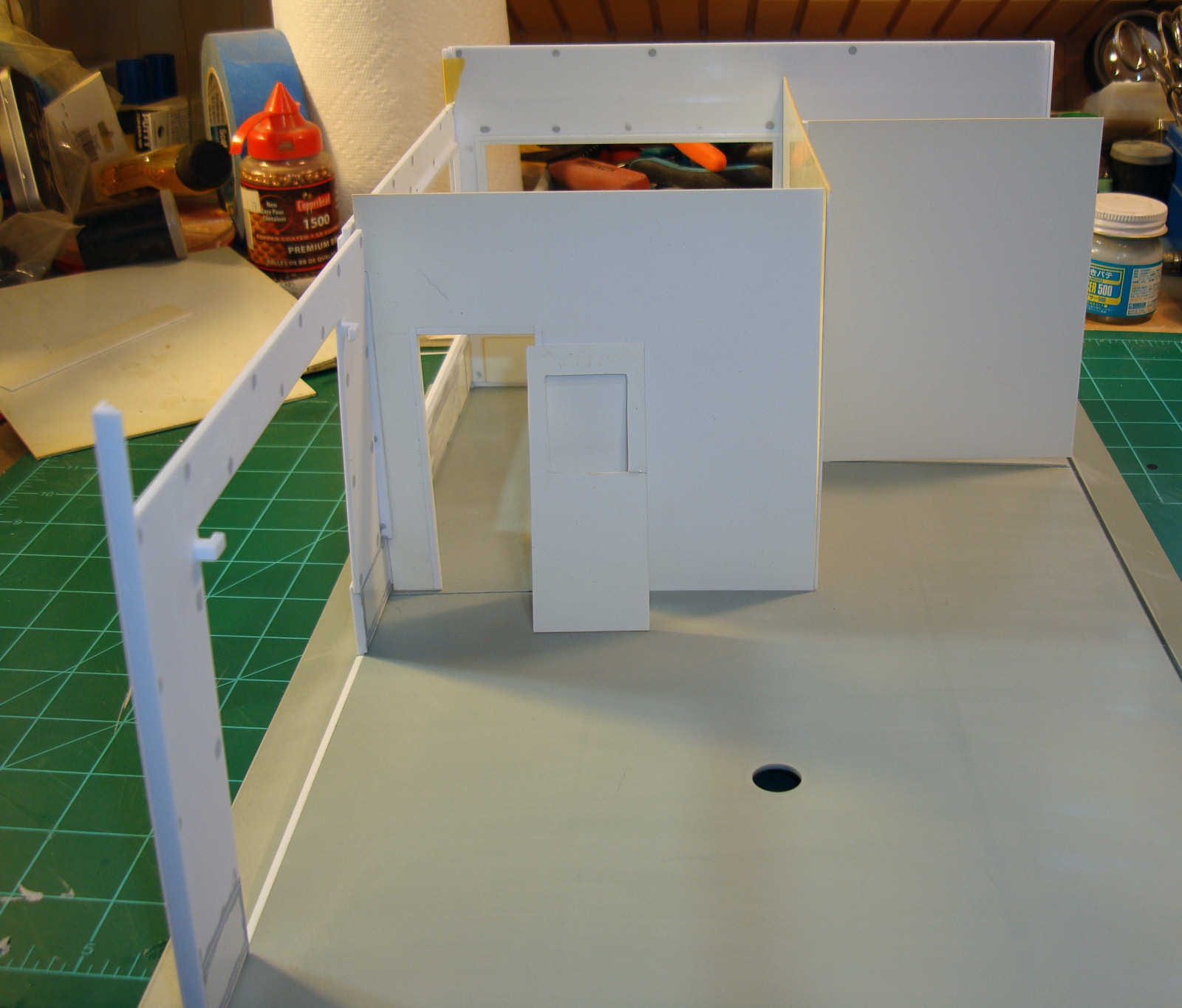 Academy 15122 1/24 Joe's Power Plus Service Station Build Image 11