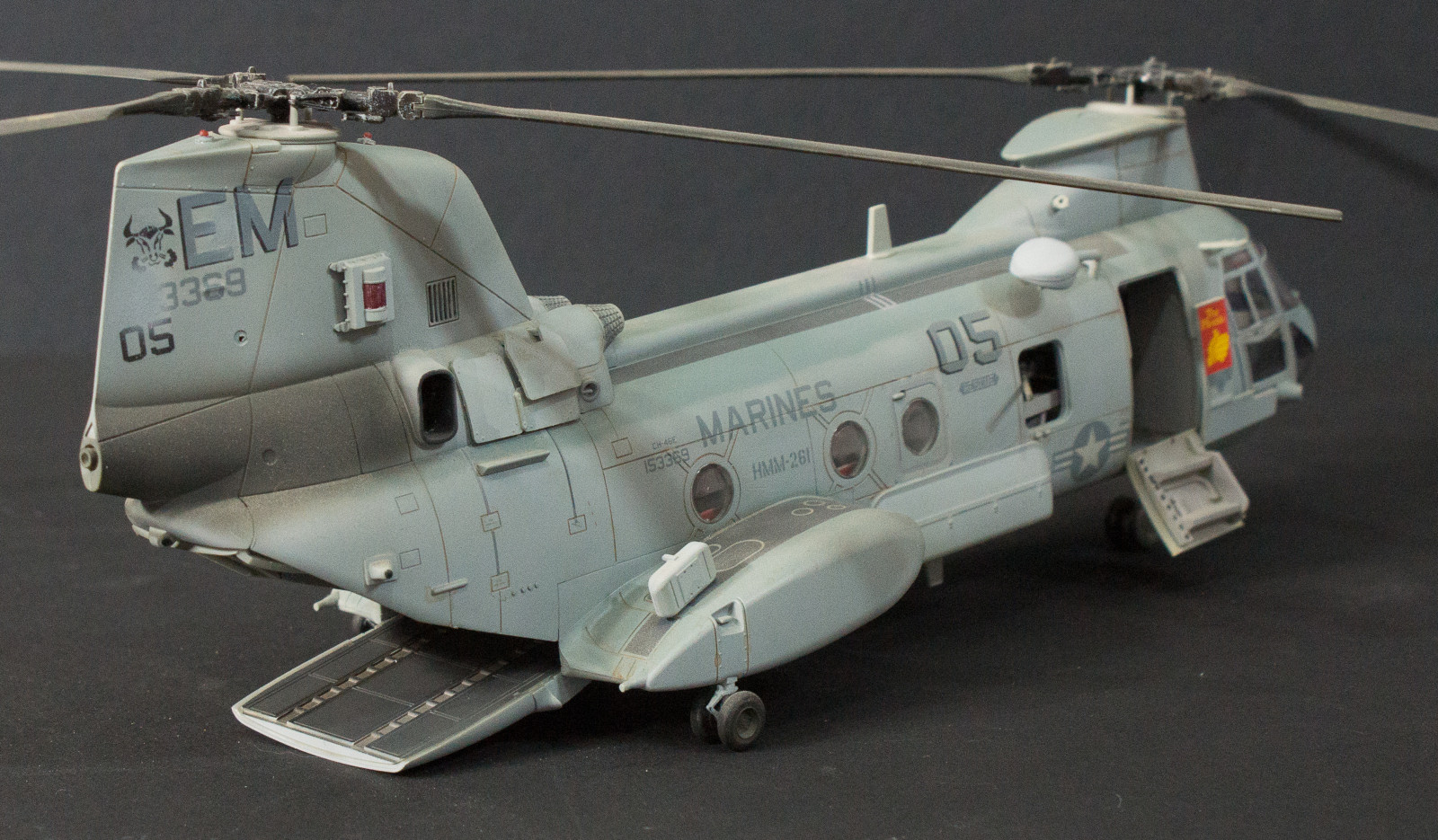 Academy 2226 1/48 Boeing CH-46E Sea Knight Finished Image 02