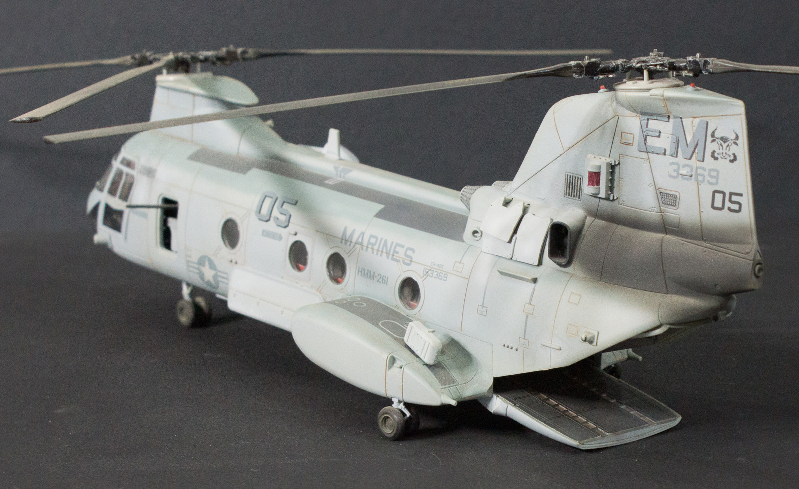 Academy 2226 1/48 Boeing CH-46E Sea Knight Finished Image 03