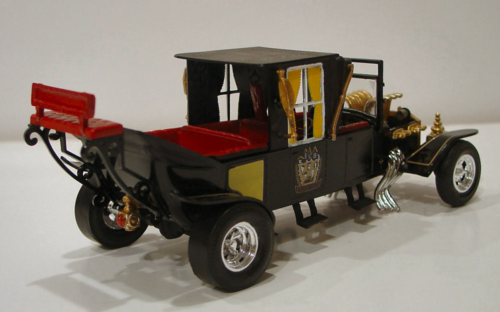 AMT 0647 1/25 Munster Koach Build Image 04