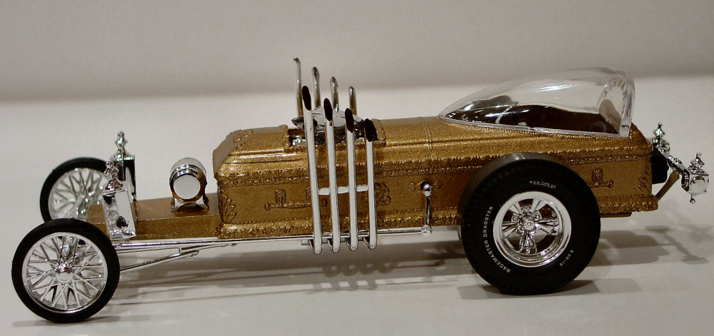 AMT 0657 1/25 Drag-U-La Build Image 01