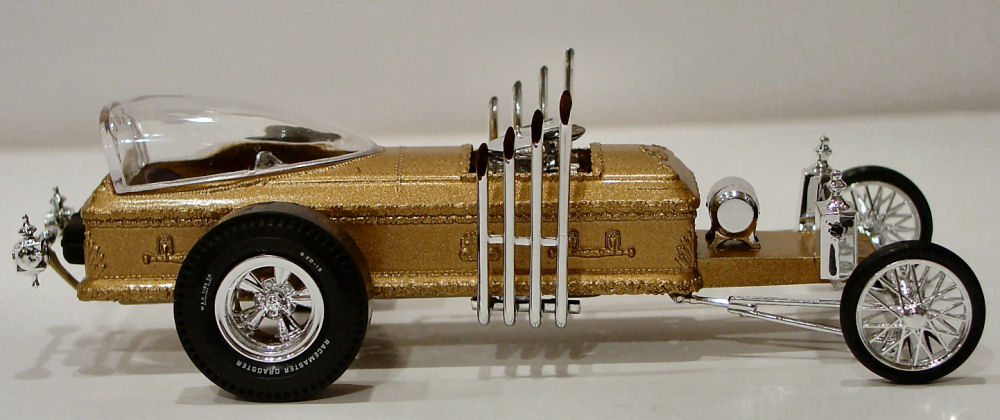 AMT 0657 1/25 Drag-U-La Build Image 02