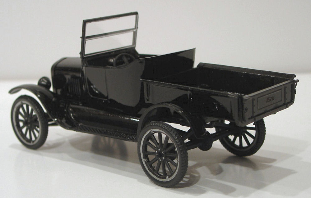 AMT 0670 1/25 1925 Ford Tall T Build Image 02