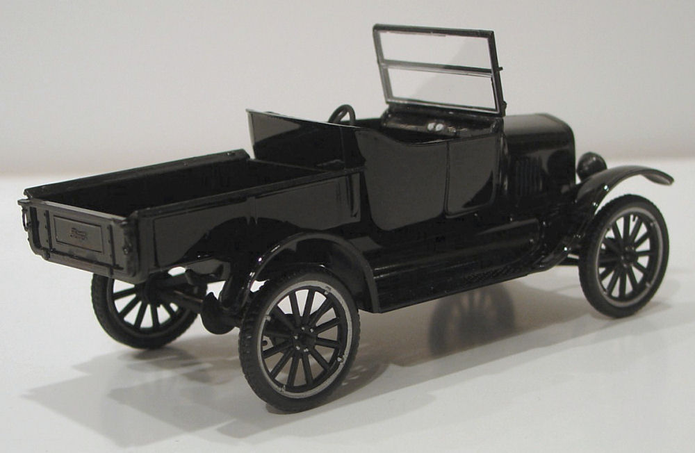 AMT 0670 1/25 1925 Ford Tall T Build Image 03