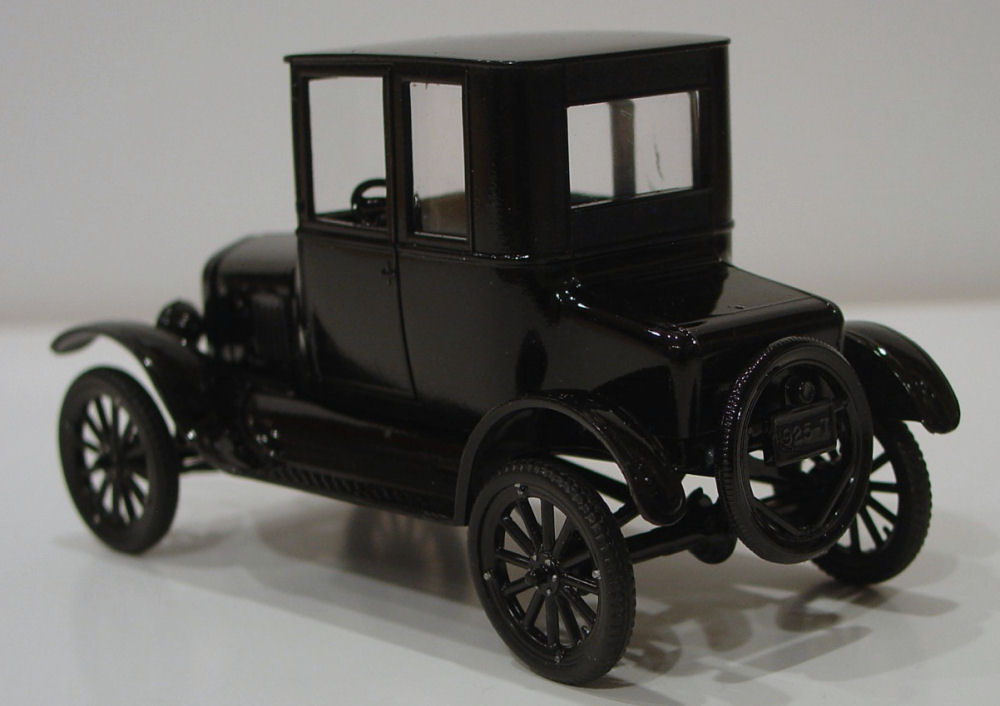 AMT 0670 1/25 1925 Ford Tall T Build Image 08