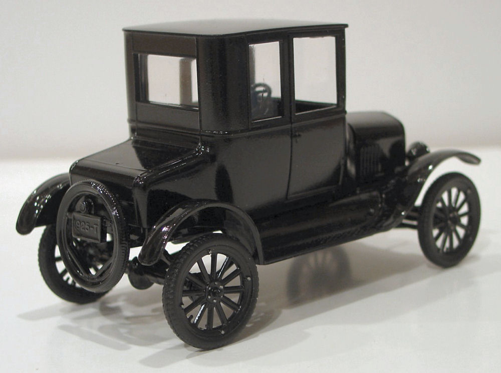 AMT 0670 1/25 1925 Ford Tall T Build Image 09