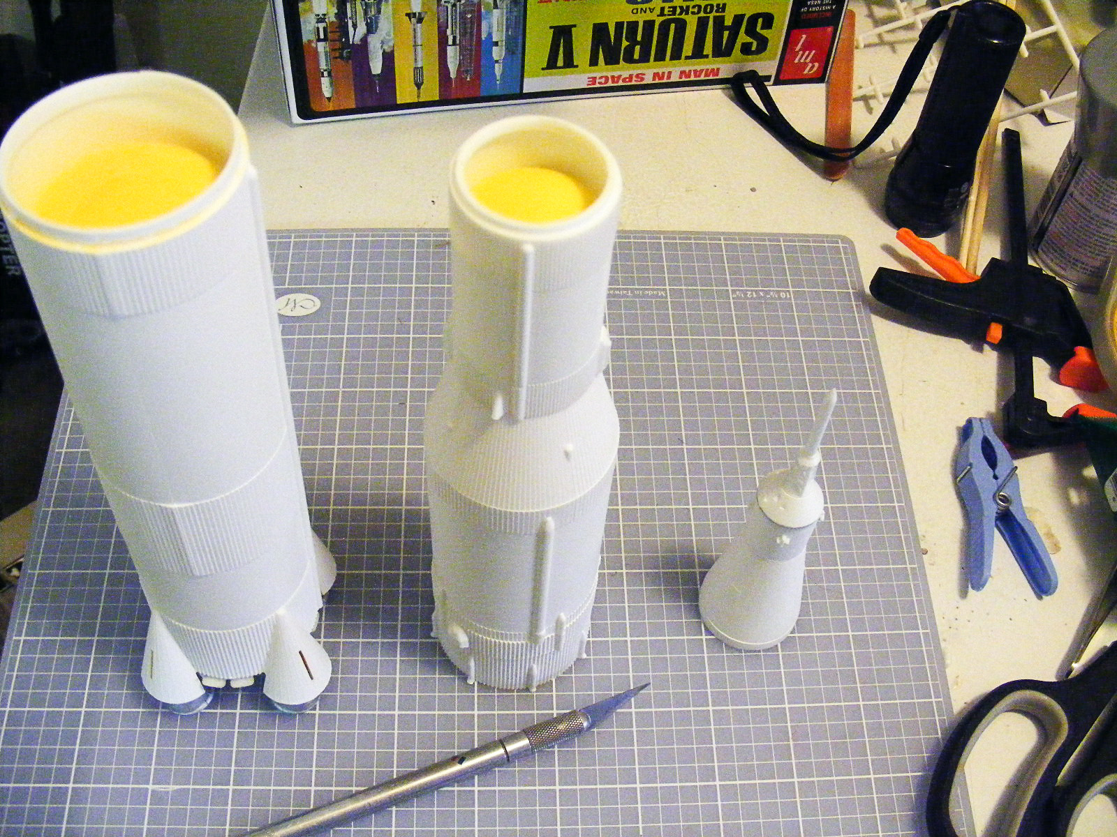 AMT 0700 1/200 Man in Space Build Image 02