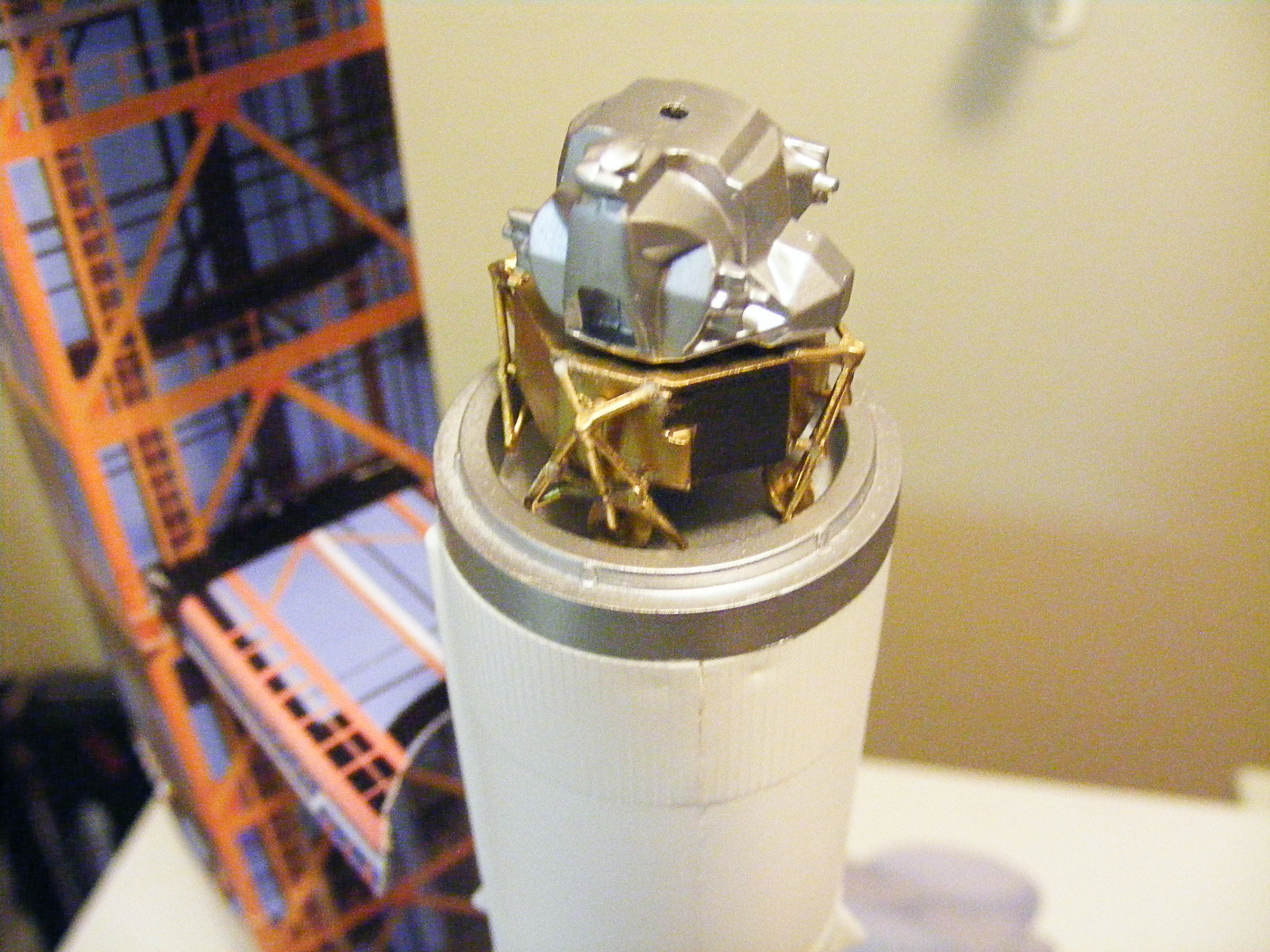 AMT 0700 1/200 Man in Space Build Image 07