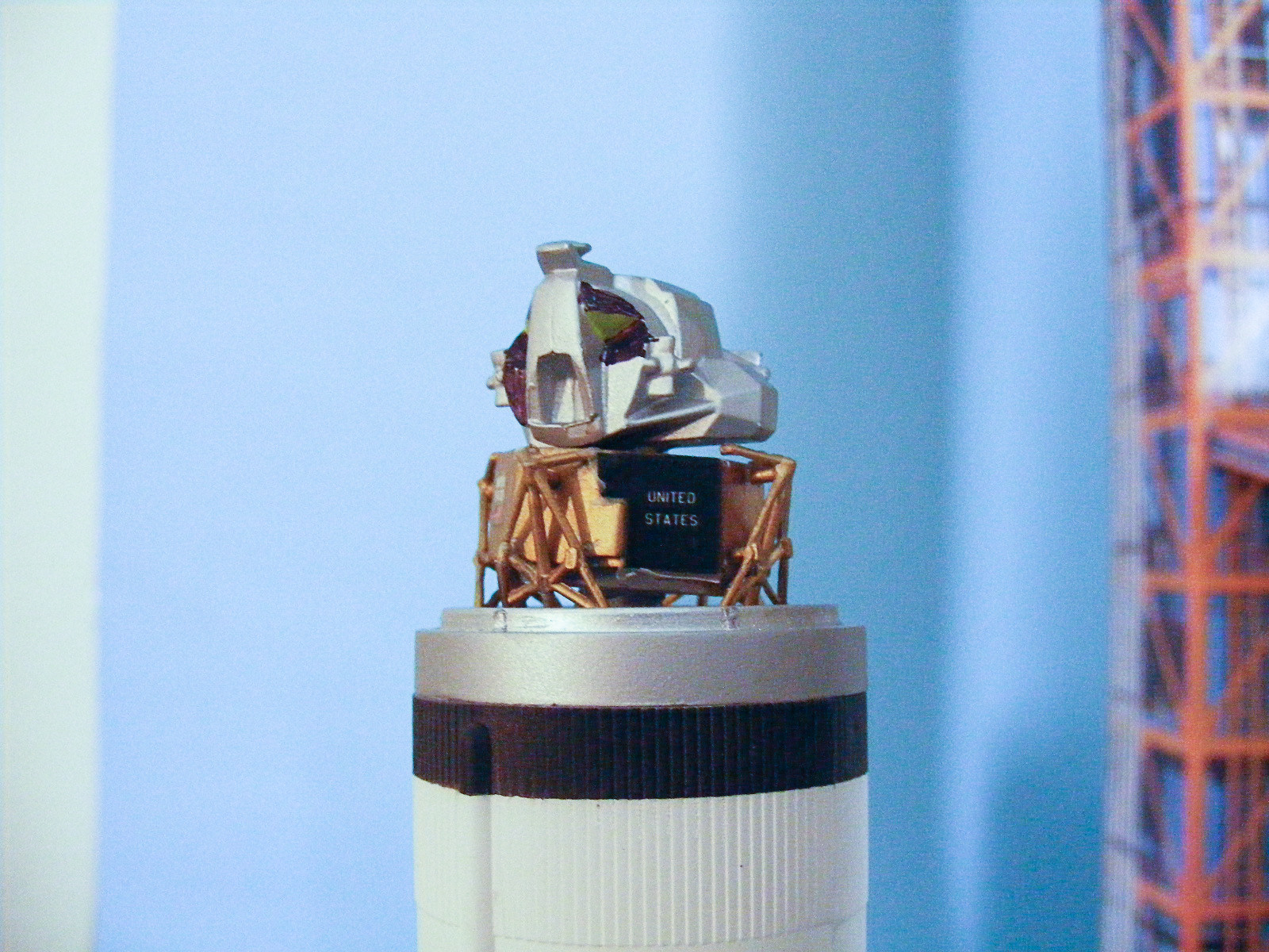 AMT 0700 1/200 Man in Space Build Image 08