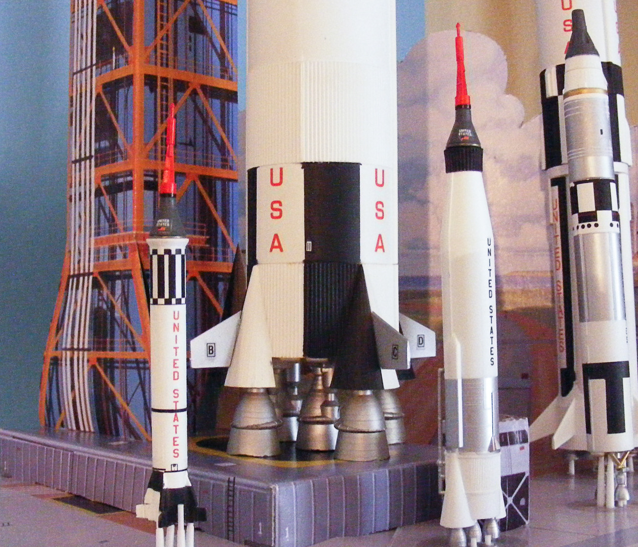 AMT 0700 1/200 Man in Space Build Image 18
