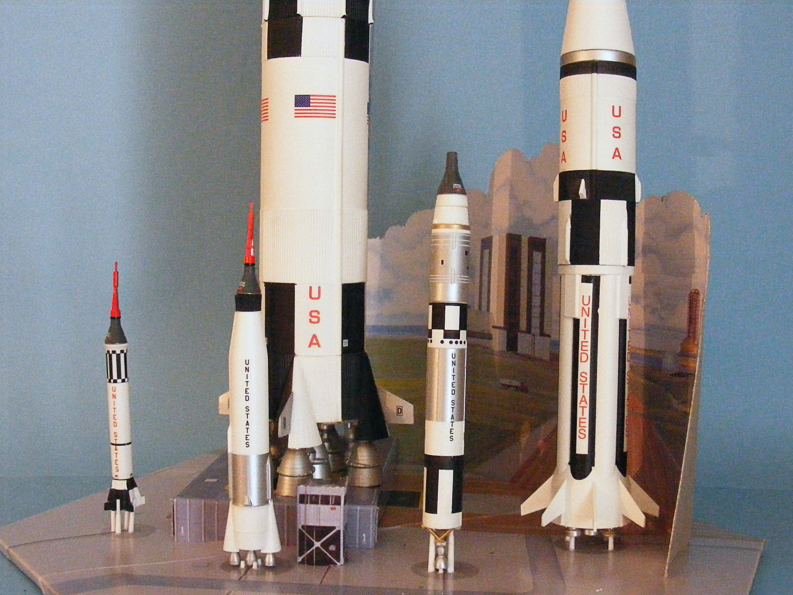 AMT 0700 1/200 Man in Space Build Image 19