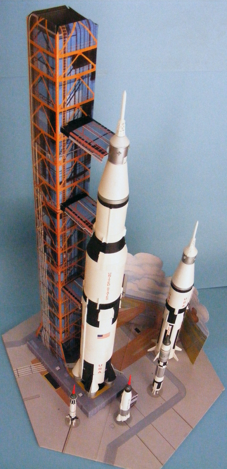 AMT 0700 1/200 Man in Space Build Image 21