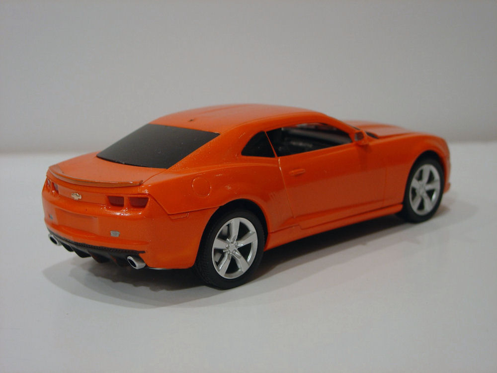 AMT 0742 1/25 2010 Chevy Camaro SS/RS Coupe Build Image 04