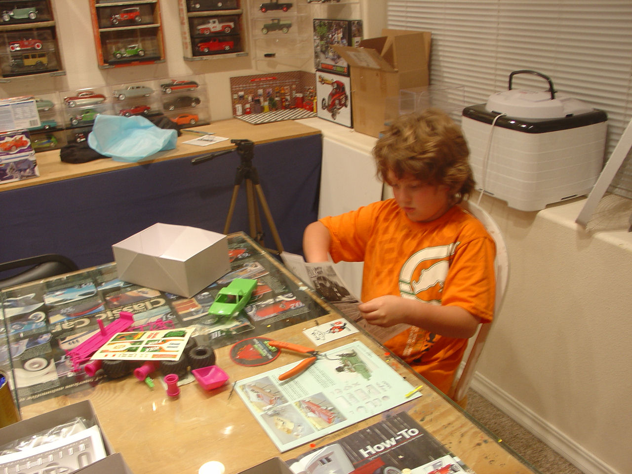AMT 0792 1/32 The Incredible Hulk Monster Truck Build Image 01