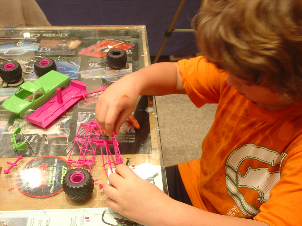AMT 0792 1/32 The Incredible Hulk Monster Truck Build Image 02