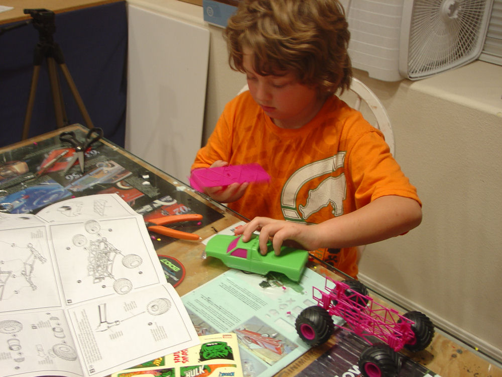 AMT 0792 1/32 The Incredible Hulk Monster Truck Build Image 04