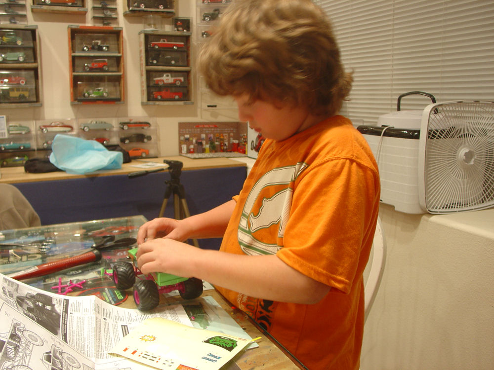 AMT 0792 1/32 The Incredible Hulk Monster Truck Build Image 05