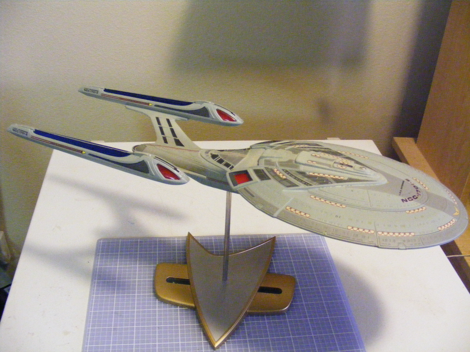 AMT 0853 1/1400 USS Enterprise NCC-1701E Build Image 21