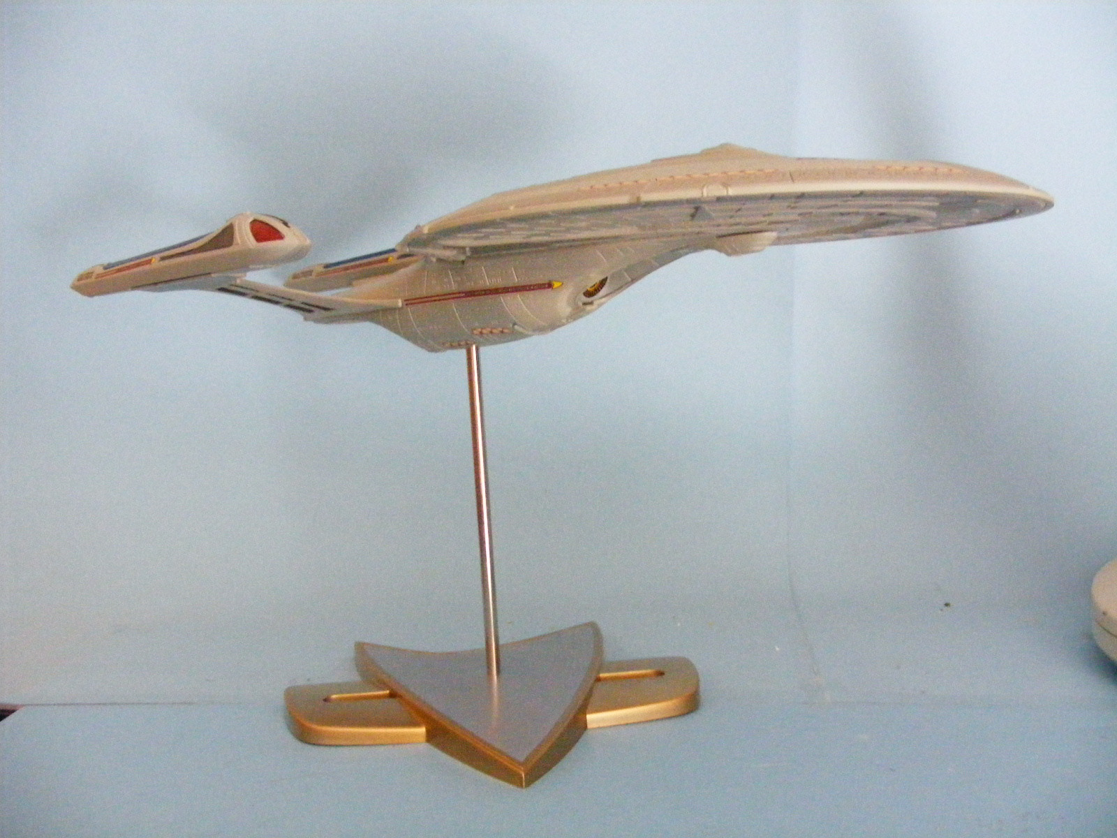 AMT 0853 1/1400 USS Enterprise NCC-1701E Build Image 25