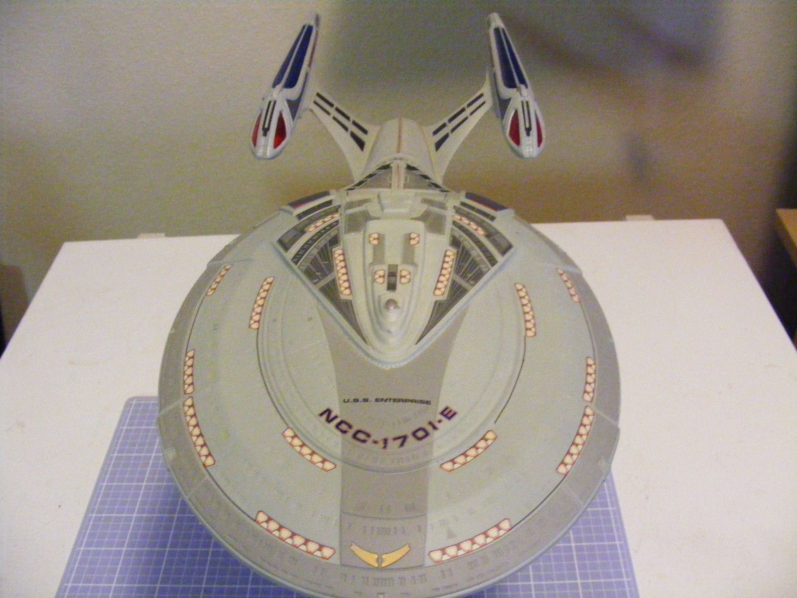AMT 0853 1/1400 USS Enterprise NCC-1701E Build Image 30