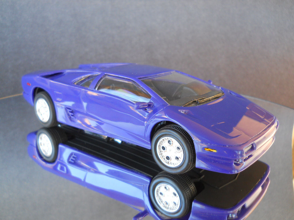 AMT 8064 1/25 Lamborghini Diablo Build Image 02