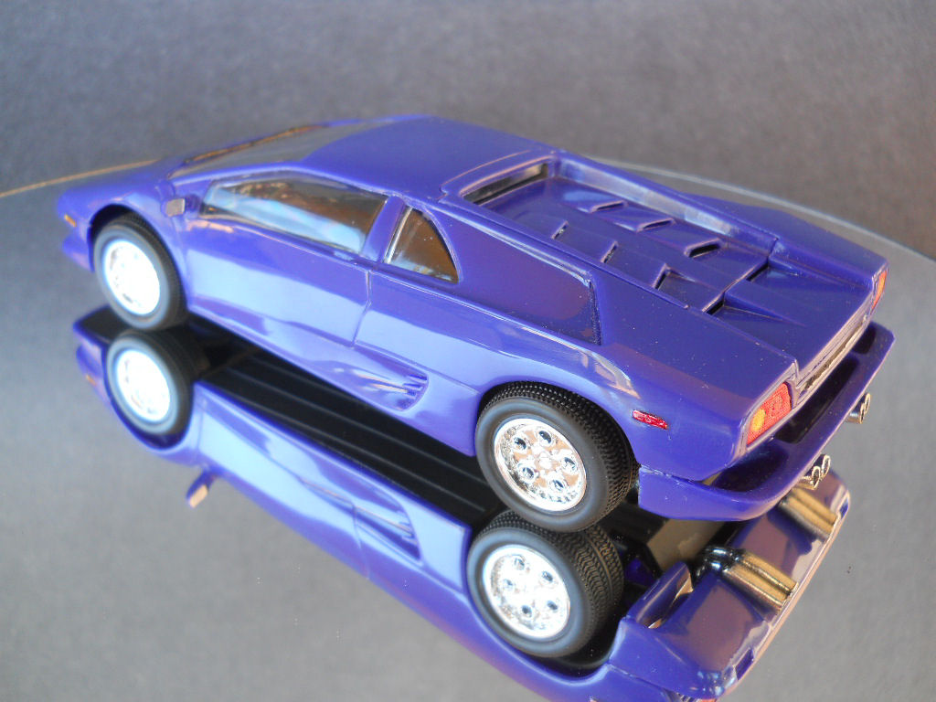 AMT 8064 1/25 Lamborghini Diablo Build Image 06