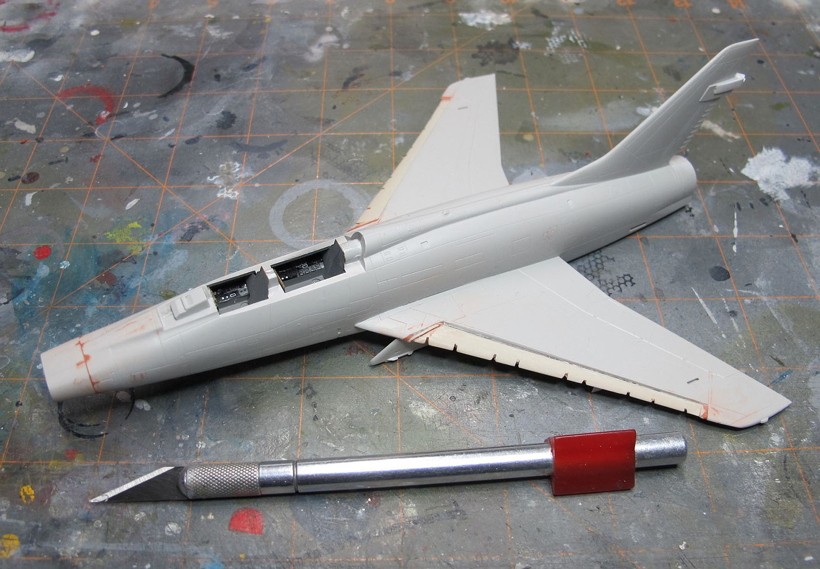 AMT 8892 1/72 F-100F Wild Weasel Build Image 02