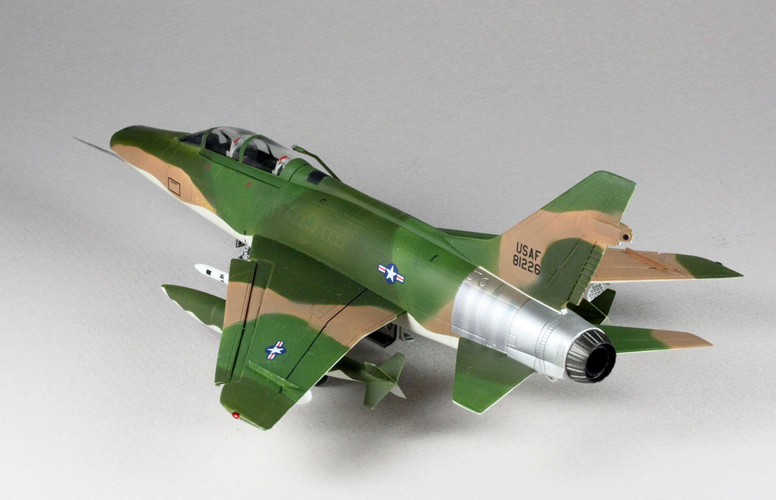 AMT 8892 1/72 F-100F Wild Weasel Build Image 14