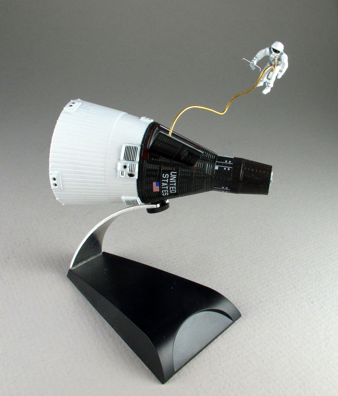 DML 11013 1/72 Gemini Spacecraft with Spacewalker Build Image 06