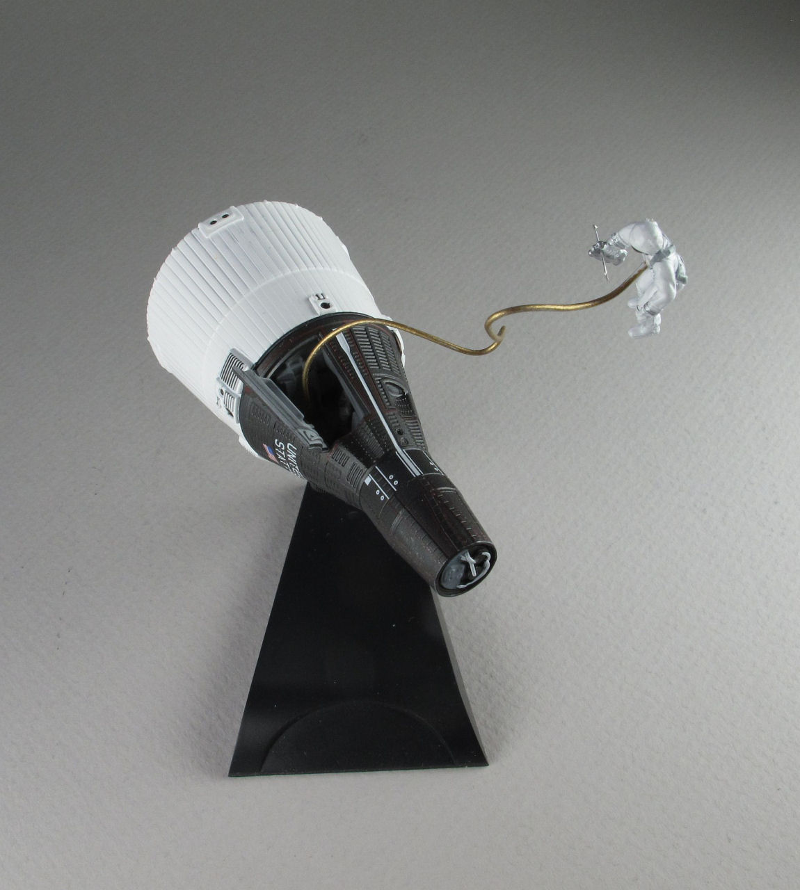 DML 11013 1/72 Gemini Spacecraft with Spacewalker Build Image 08