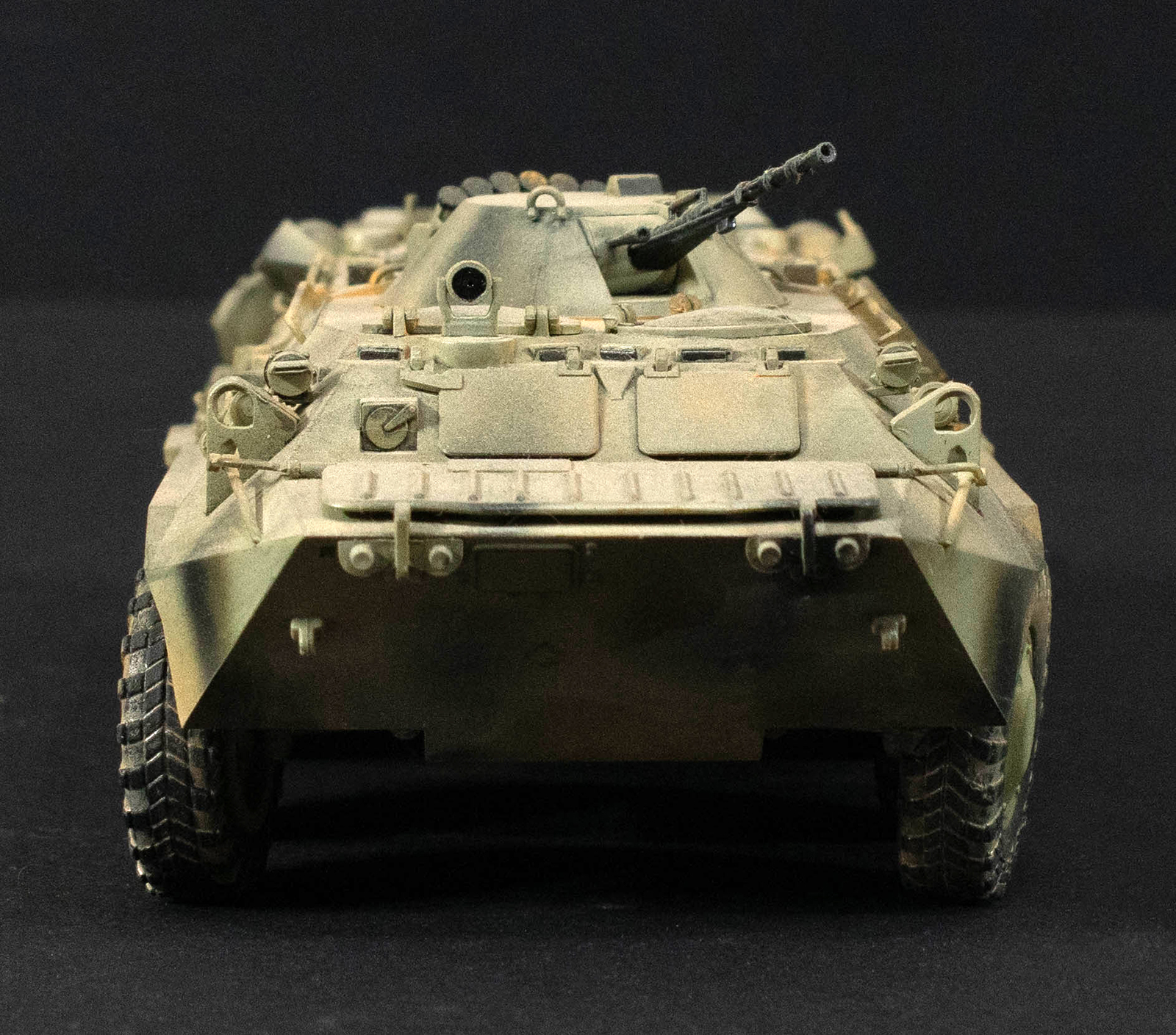 DML 1/35 BTR-80 Build Image 01
