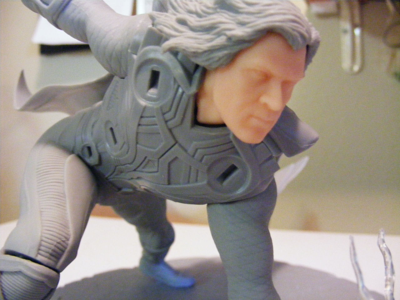 DML 38312 1/9 The Avengers - Thor Build Image 03