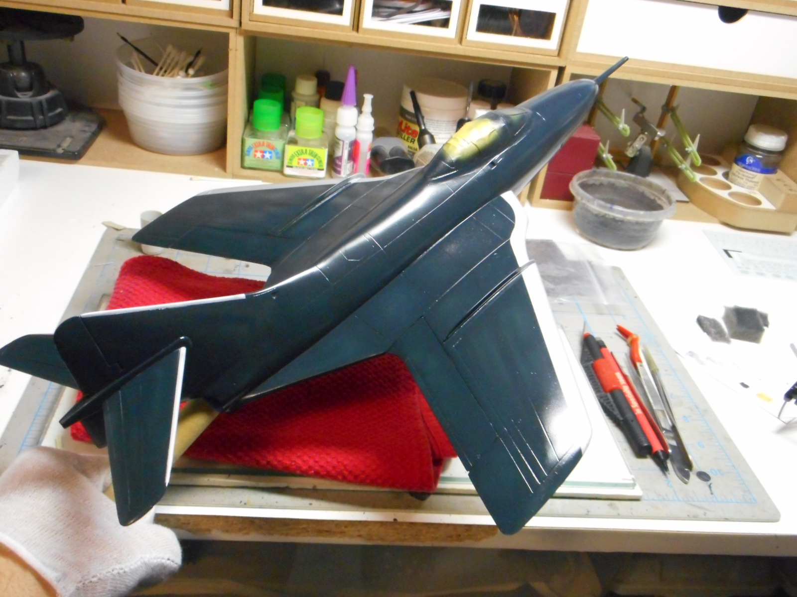 Fisher Model and Pattern 3202 1/32 F9F-8 Cougar Build Image 20